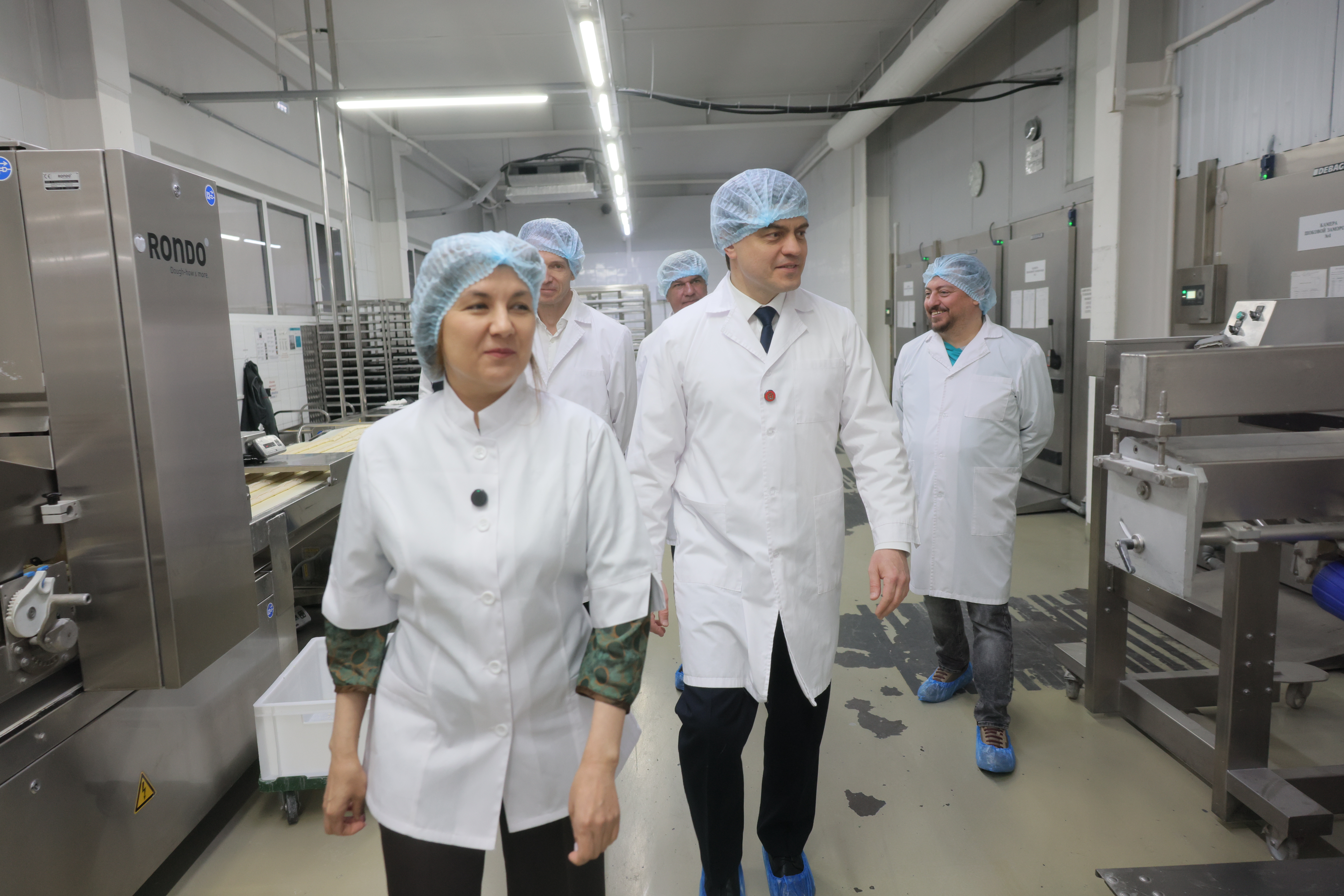 Губернатор Красноярского края приехал на завод компании "Командор" 